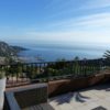 Villa composée de 4 appartements indépendants avec grandes terrasses et vues panoramiques sur le littoral azuréen et le massif de l’Esterel. -VENDU